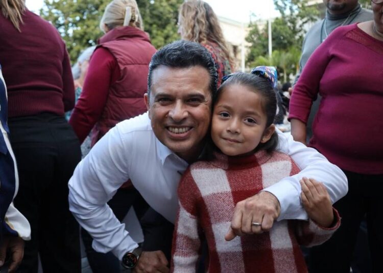 Lucy y Lalo festejan el Día de Reyes con líderes y sus familias