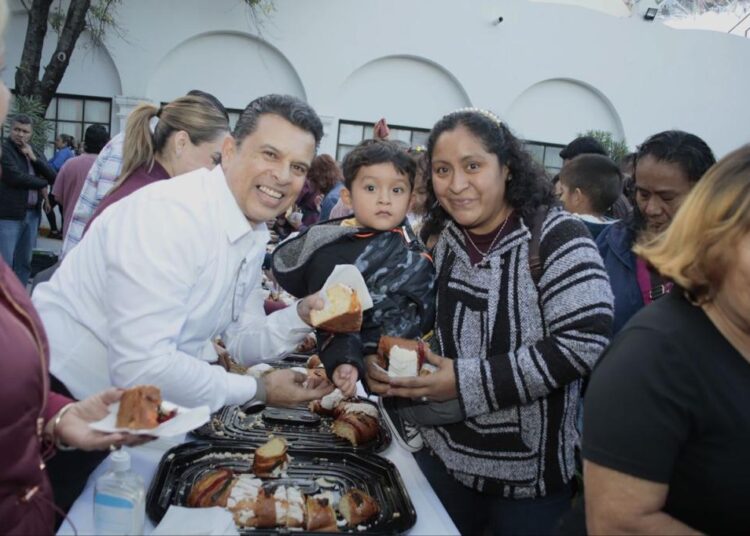 Lucy y Lalo festejan el Día de Reyes con líderes y sus familias