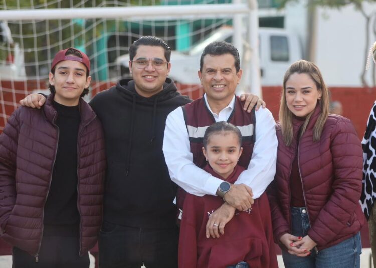 Lucy y Lalo festejan el Día de Reyes con líderes y sus familias