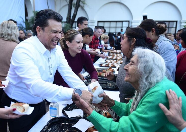 Lucy y Lalo festejan el Día de Reyes con líderes y sus familias