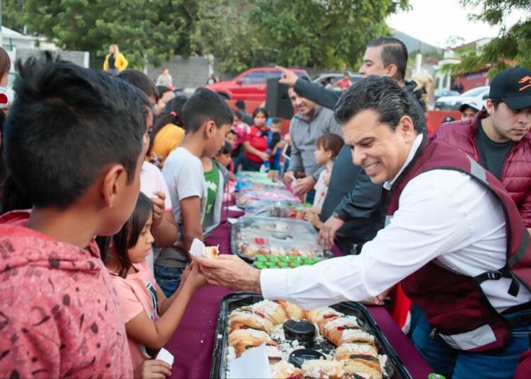 Lucy y Lalo festejan el Día de Reyes con líderes y sus familias