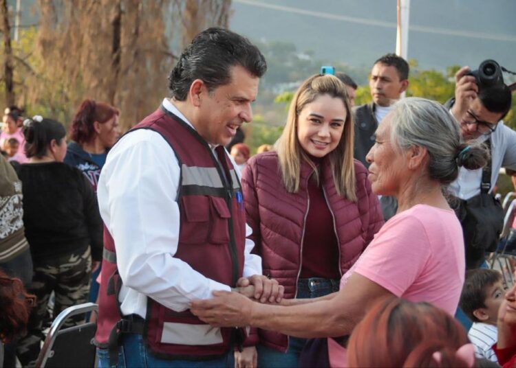 Lucy y Lalo festejan el Día de Reyes con líderes y sus familias