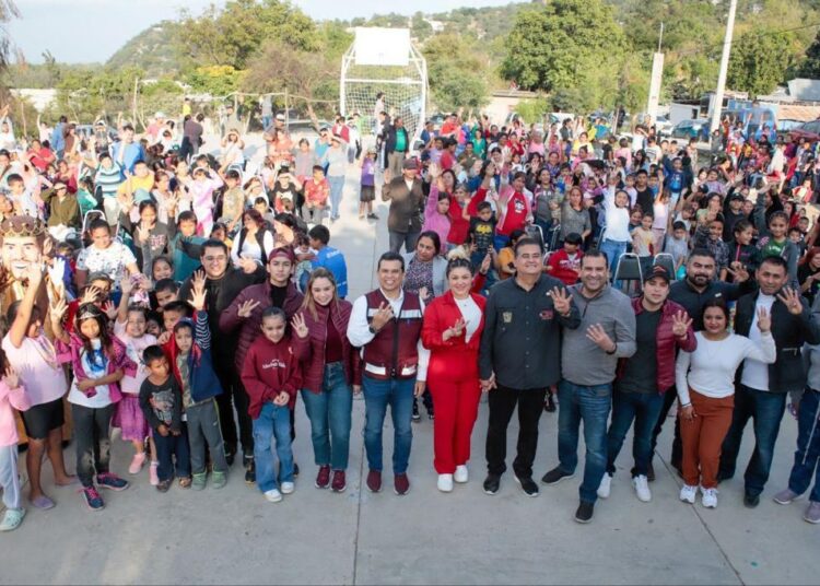 Lucy y Lalo festejan el Día de Reyes con líderes y sus familias