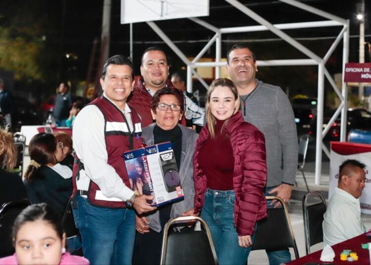Lucy y Lalo festejan el Día de Reyes con líderes y sus familias