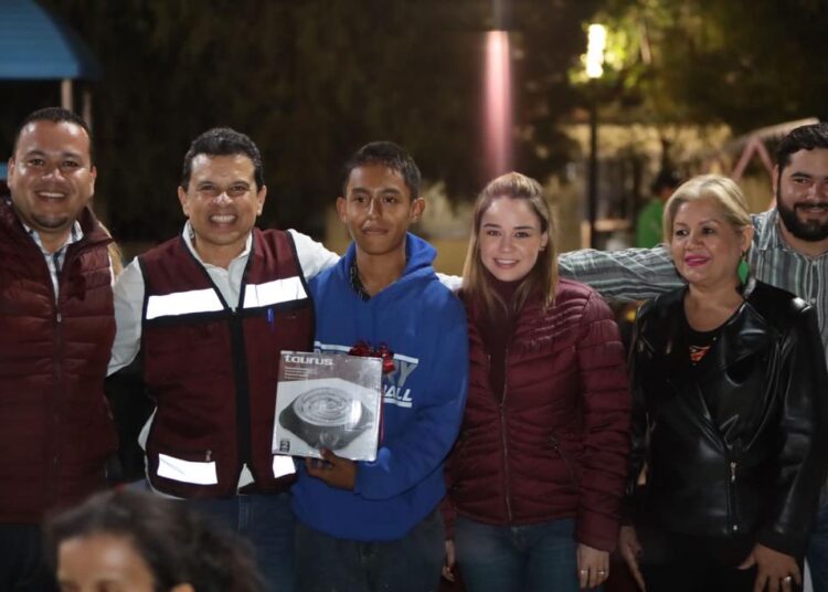 Lucy y Lalo festejan el Día de Reyes con líderes y sus familias