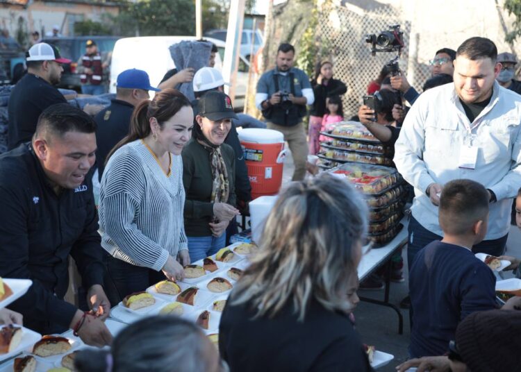 Comparte Alcaldesa de NLD Día de Reyes con habitantes del poniente