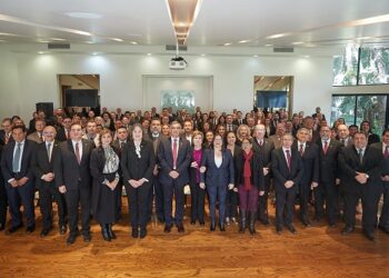 Redoblar esfuerzos, pide Américo a sus funcionarios