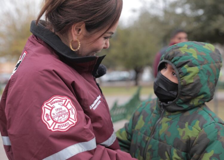 En NLD Carmen Lilia encabeza Operativo Carrusel por bajas temperaturas