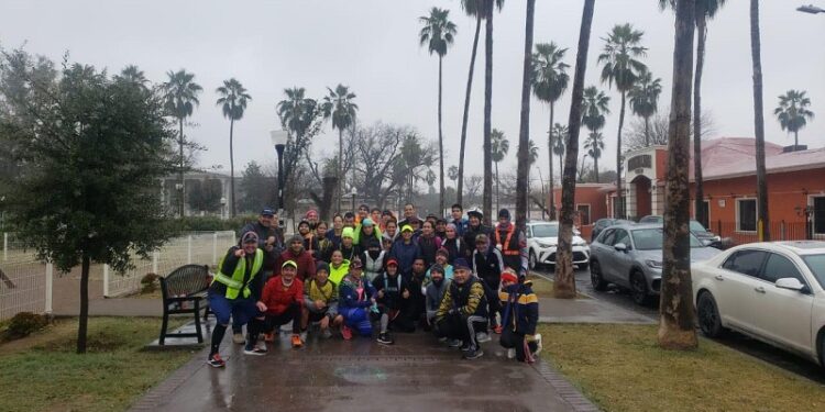 Supervisan autoridades y atletas, ruta del Maratón Binacional