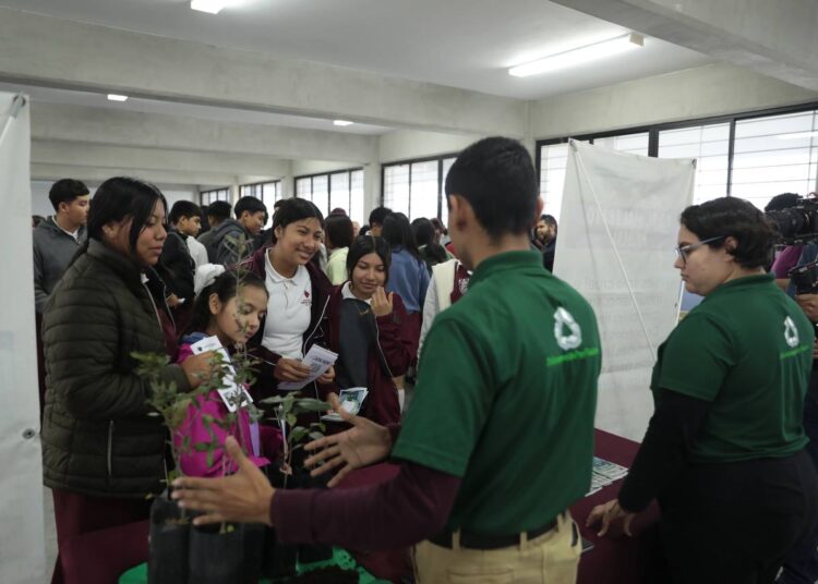 IMJUVE en NLD lleva brigada “contacto joven” a estudiantes del poniente