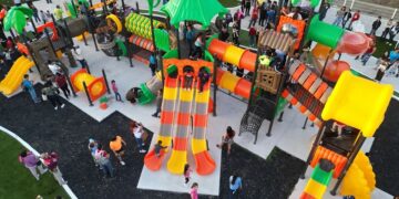 Agradecen familias de NLD renovación del Parque Mendoza