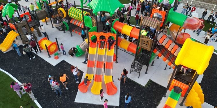 Agradecen familias de NLD renovación del Parque Mendoza