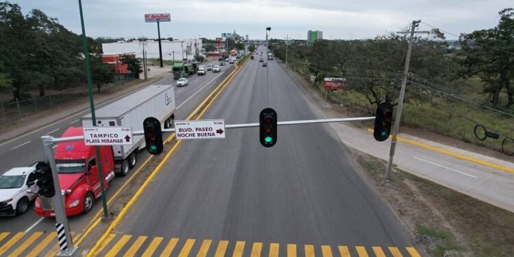 Altamira pone en marcha el primer semáforo inteligente