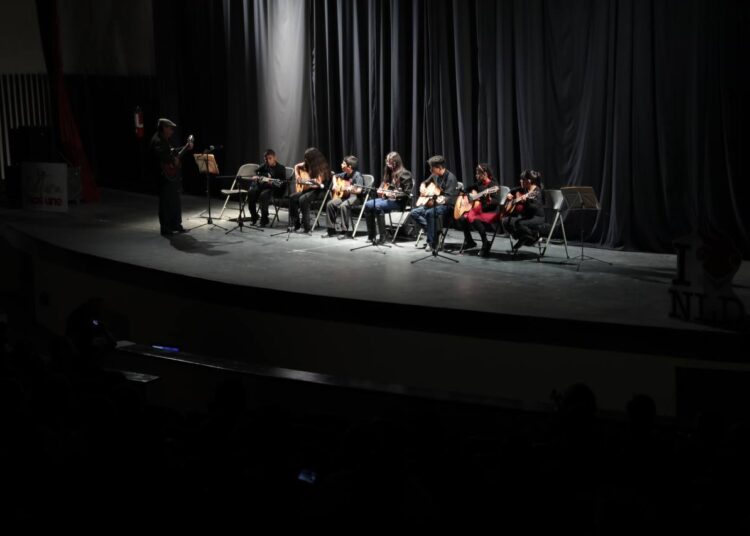 Culminan más de 400 neolaredenses, talleres de iniciación artística