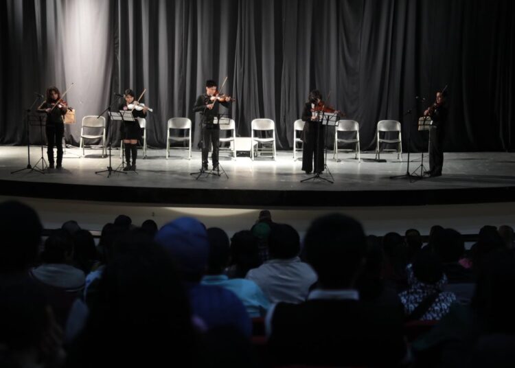 Culminan más de 400 neolaredenses, talleres de iniciación artística