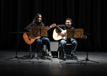 Culminan más de 400 neolaredenses, talleres de iniciación artística