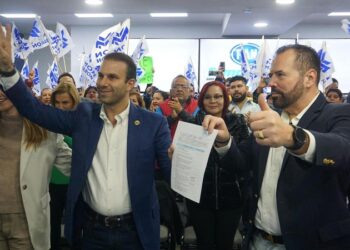 Mon Marón se registra como precandidato a Alcalde