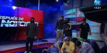 Presidente de Ecuador ordena al ejército a combatir «terroristas»