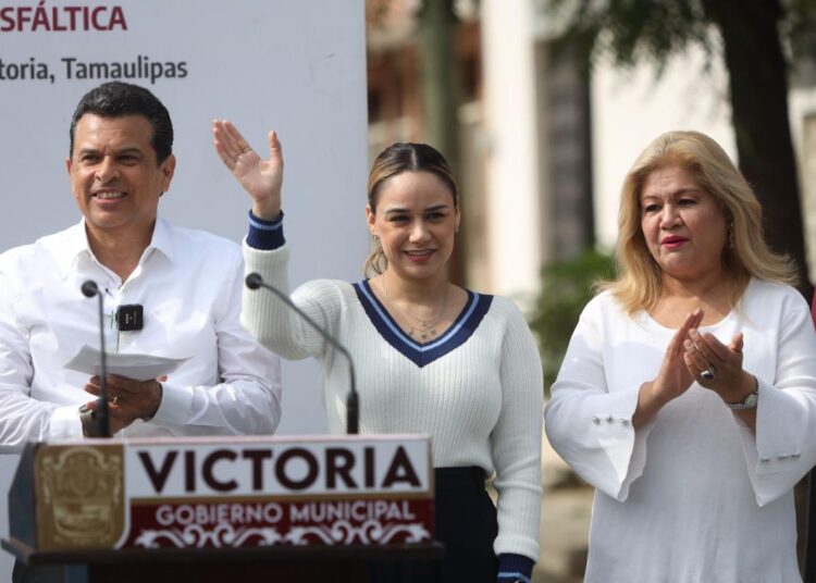 Lalo Gattás le cumple a vecinos de Las Flores