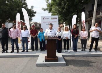 Lalo Gattás le cumple a vecinos de Las Flores