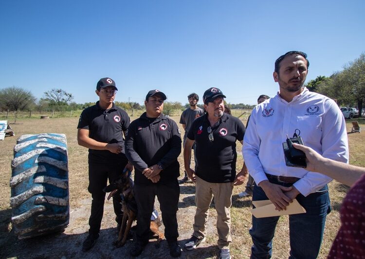 Implementa la UAT cursos de adiestramiento canino