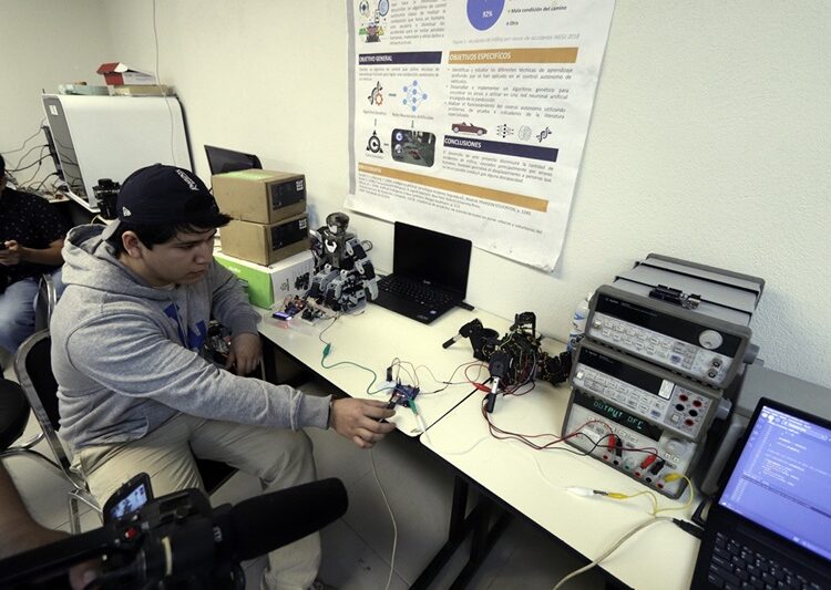 Impulsa la UAT proyectos del laboratorio de Inteligencia Artificial en el Campus Victoria