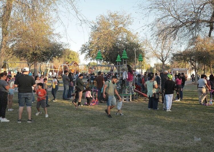 Abarrotan familias neolaredenses el renovado Parque Viveros en fin de semana
