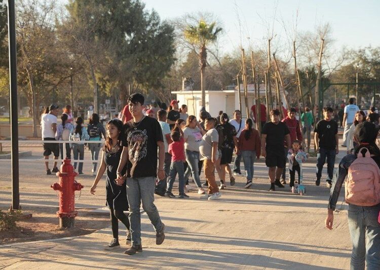 Abarrotan familias neolaredenses el renovado Parque Viveros en fin de semana