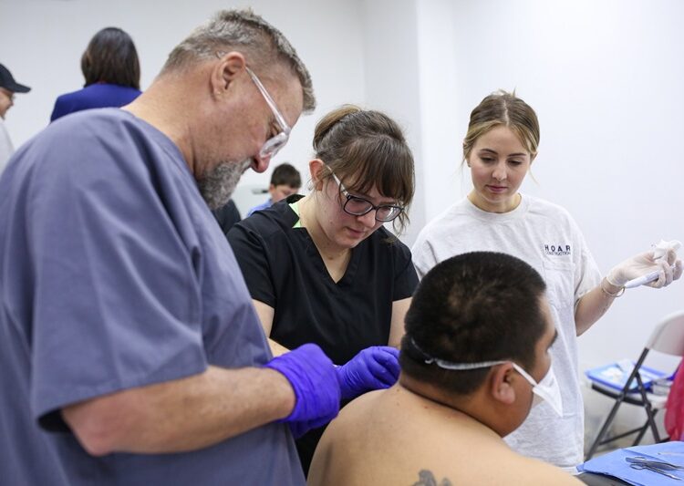 Atienden DIF Tamaulipas y Club Rotario Victoria a 230 personas con jornada médica
