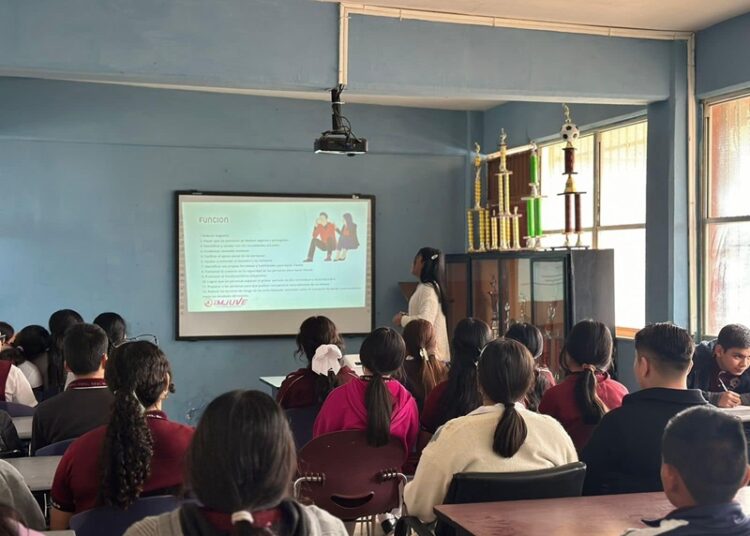 Brinda IMJUVE pláticas de concientización a estudiantes y trabajadores