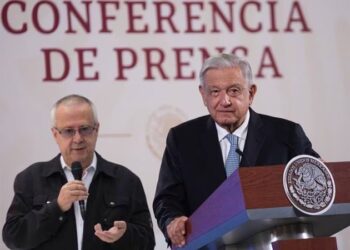 “Mi pésame a los familiares de Carlos Urzúa” : AMLO