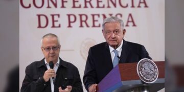 “Mi pésame a los familiares de Carlos Urzúa” : AMLO