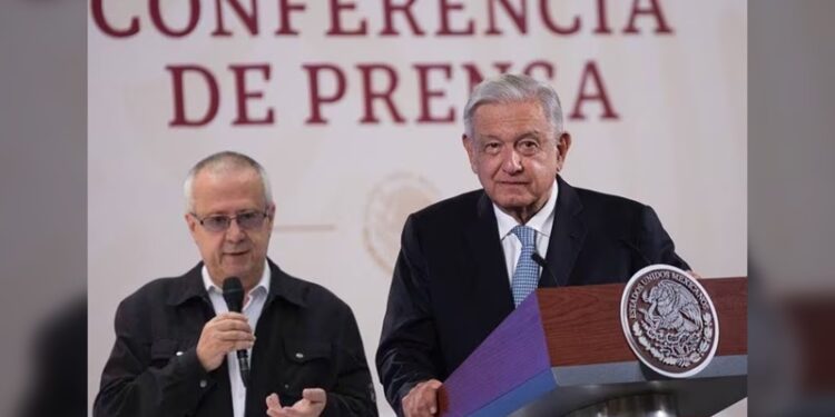“Mi pésame a los familiares de Carlos Urzúa” : AMLO