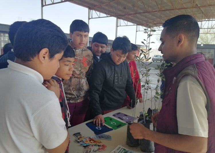 Con pláticas educativas crean conciencia para cuidado del Medio Ambiente