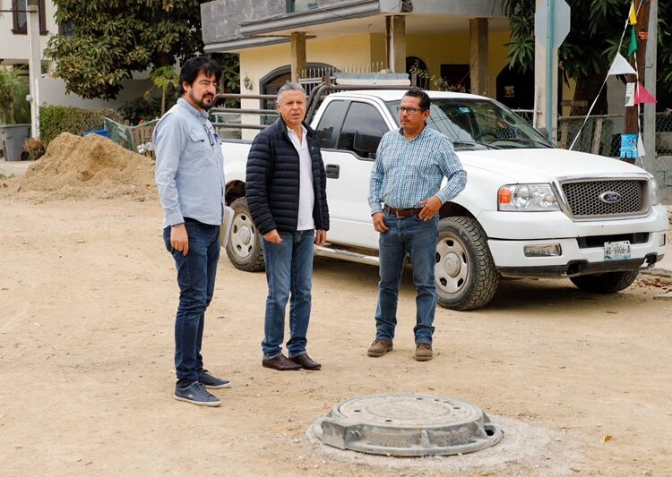 Continúa Chucho impulsando obras de pavimentación en la Zona Norte