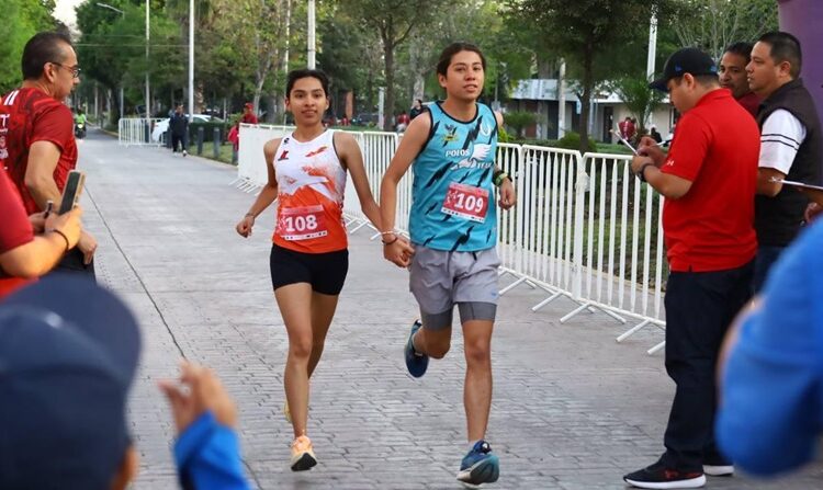 Conviven y fomentan el deporte Lucy y Lalo en familia