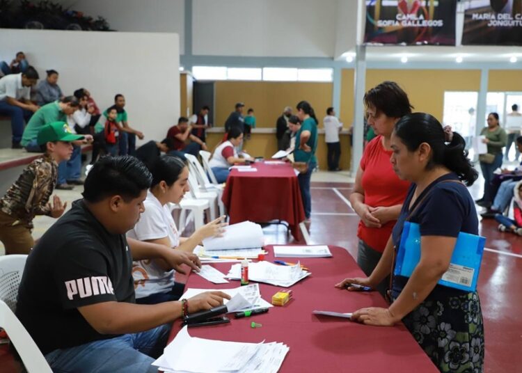 Cumple Gobierno de Altamira con entrega de becas municipales