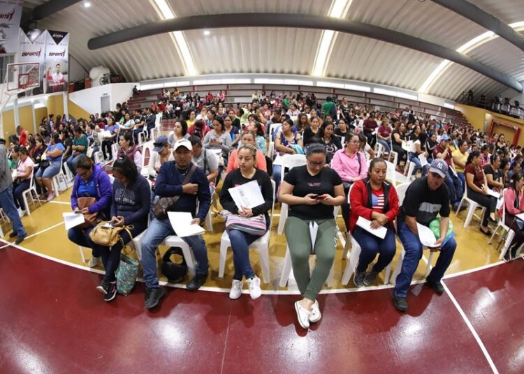 Cumple Gobierno de Altamira con entrega de becas municipales