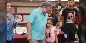 Cumple Gobierno de Altamira con entrega de becas municipales