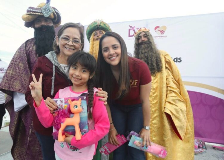 DIF Altamira y voluntariado juvenil llevan alegría a niños en las Haciendas I