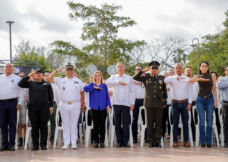 Encabeza Chucho Nader Aniversario del Día de la Bandera