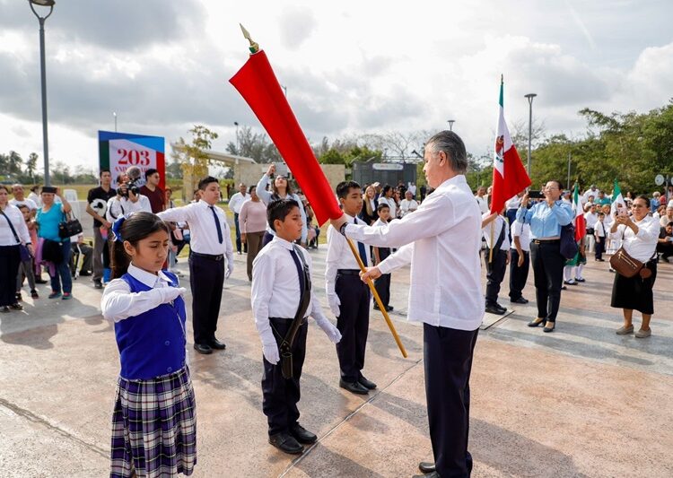 Encabeza Chucho Nader Aniversario del Día de la Bandera