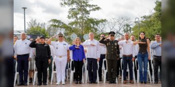 Encabeza Chucho Nader Aniversario del Día de la Bandera