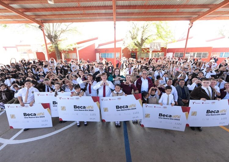 Entrega Carmen Lilia más de 12 mil becas “UNE” a estudiantes de educación básica