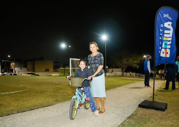 Entrega Chucho modernización del parque recreativo de colinas de San Gerardo