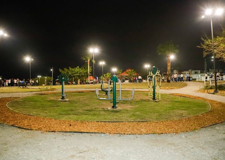 Entrega Chucho modernización del parque recreativo de colinas de San Gerardo