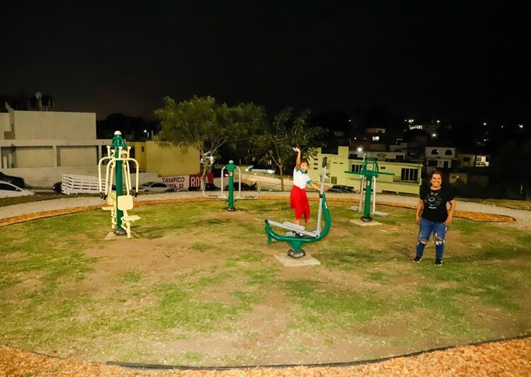 Entrega Chucho modernización del parque recreativo de colinas de San Gerardo