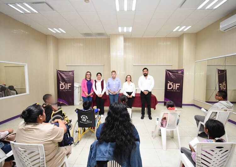 Entrega Sistema DIF Altamira becas de inclusión social en sinergia con DIF Tamaulipas
