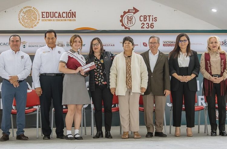 Entrega SET tarjetas del Banco Bienestar a estudiantes de CBTIS 236, en Victoria