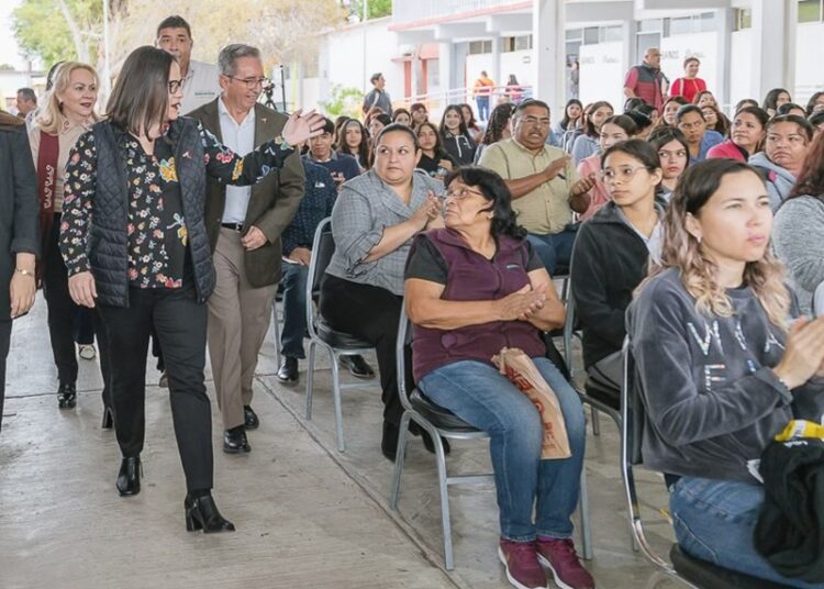 Entrega SET tarjetas del Banco Bienestar a estudiantes de CBTIS 236, en Victoria